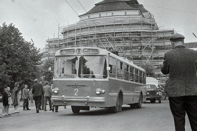 Esimene trollibuss Tallinnas.