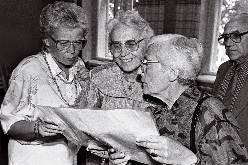 Tallinna Lastemuusikakooli ruumes Anna Tõrvand-Tellmanni Inglise kolledži vilistlaste kokkutulek. Peale suurt sõda saadi endises koolimajas kokku esmakordselt.