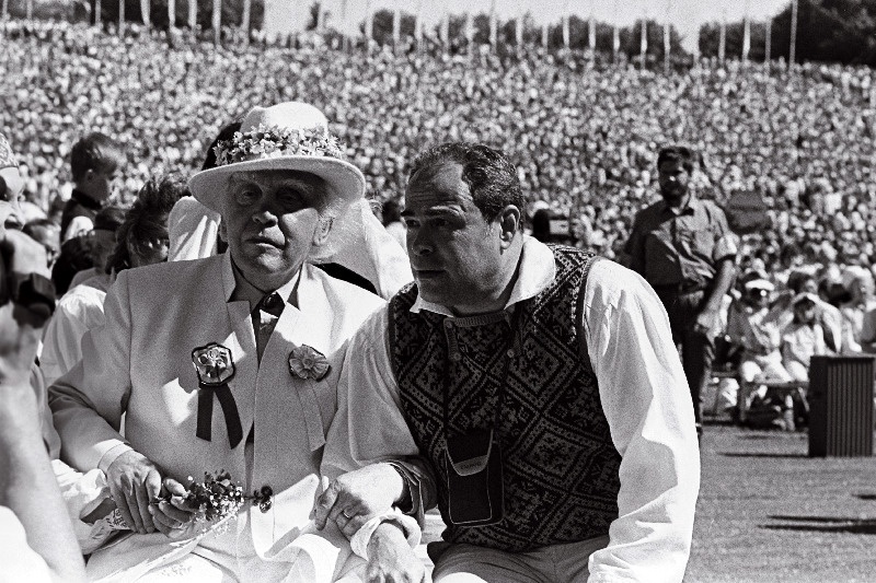 XXI Üldlaulupidu, esiplaanil G. Ernesaks ja E. Klas.