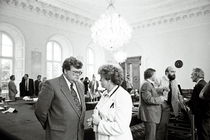 Balti vabariikide peaministrite, NSVL liiduvabariikide valitususte esindajate, Moskva ja Leningradi linnanõukogude, samuti Leningradi oblastinõukogu esindajate töökohtumine Toompeal. Leedu vabariigi peaminister Kazimiera Prunskiene ja E. Savisaar.