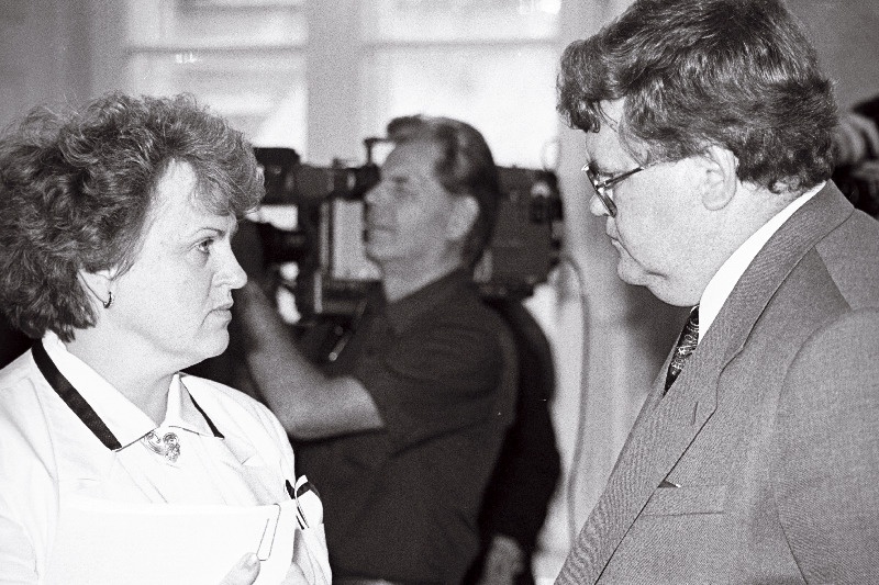 Balti vabariikide peaministrite, NSVL liiduvabariikide valitususte esindajate, Moskva ja Leningradi linnanõukogude, samuti Leningradi oblastinõukogu esindajate töökohtumine Toompeal. Leedu vabariigi peaminister Kazimiera Prunskiene ja E. Savisaar.