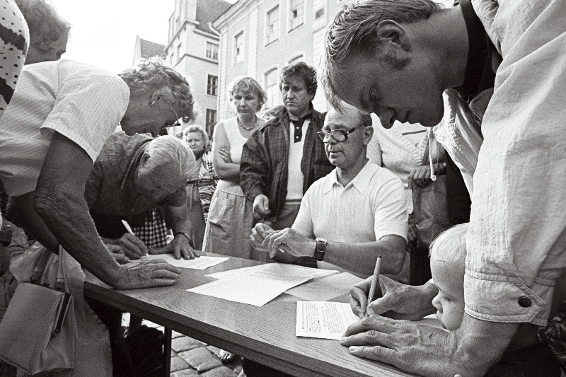 RR algatusel allkirjade kogumine Balti küsimuste arutamiseks Pariisis.