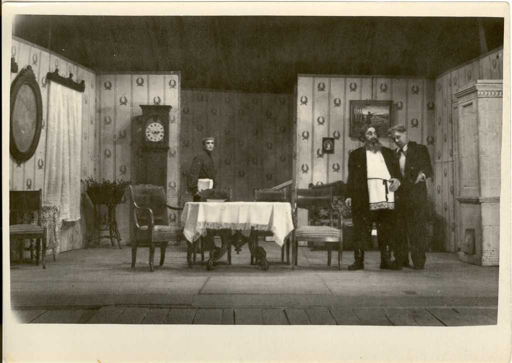 foto, A.N.Ostrovski "Hiline armastus" lavastus Paide Rahvamajas 1940-ndate teisel poolel.