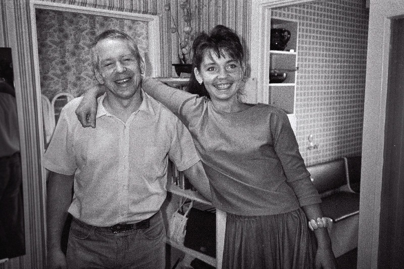 Peeter ja Diana Lorents  ("Kindel Kodu") kaelakuti, naeravad.