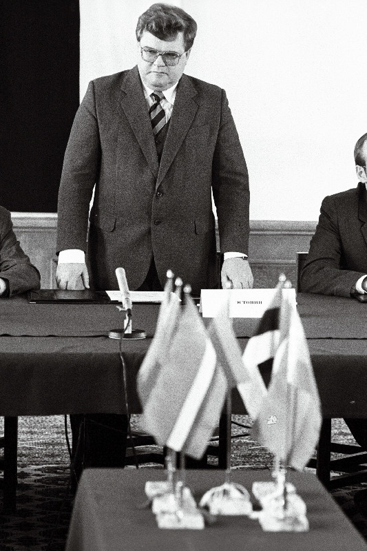 Valitsusjuhtide ja liiduvabariikide valitsuste esindajate majandusnõupidamine Tallinnas 27.-28. septembril. (Eesti, Läti, Leedu, Leningradi, Valgevene, Armeenia, Tadžiki, Kirgiisi, Venemaa ja Moldova esindajad). Avas E. Savisaar.