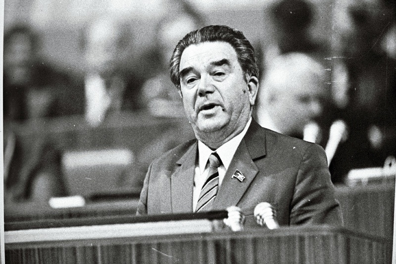 R. Nišanov.