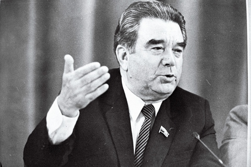 R. Nišanov.