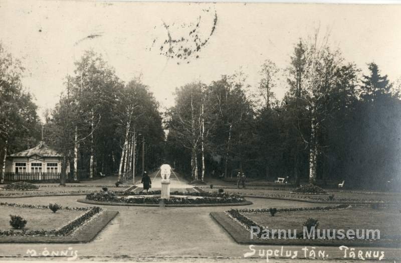Foto-postkaart, Vaade Pärnu Mudaravila esisele platsile Mudaravila ja Supeluse tn. otsa vahel.