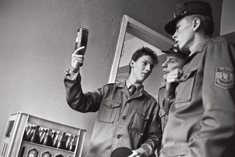 Paikuse Politseikool - poisid limonaadiga.