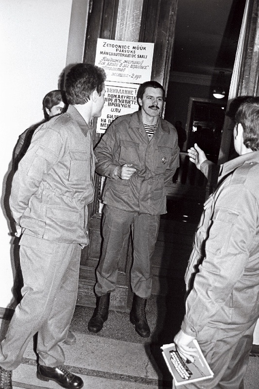 Eesti veteranide vabariikliku organisatsiooni I  kongressil, valve uksel.