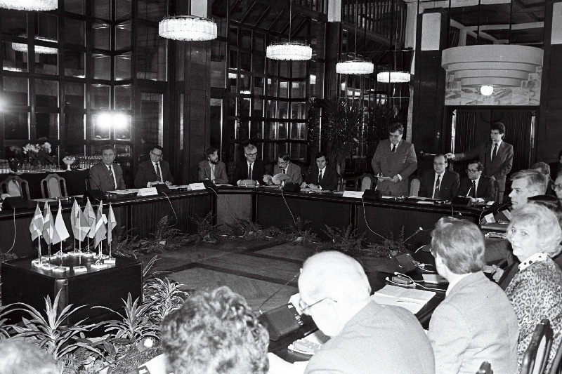 Valitsusjuhtide ja valitsusesinadajate kolmas kohtumine Tallinnas. Plenaaristung Sakala keskuses.