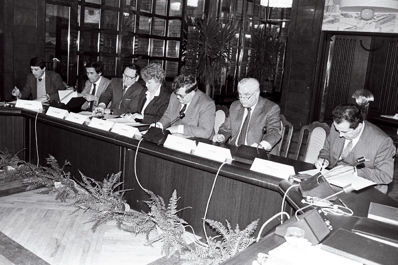 Valitsusjuhtide ja valitsusesinadajate kolmas kohtumine Tallinnas. Plenaaristung Sakala keskuses.