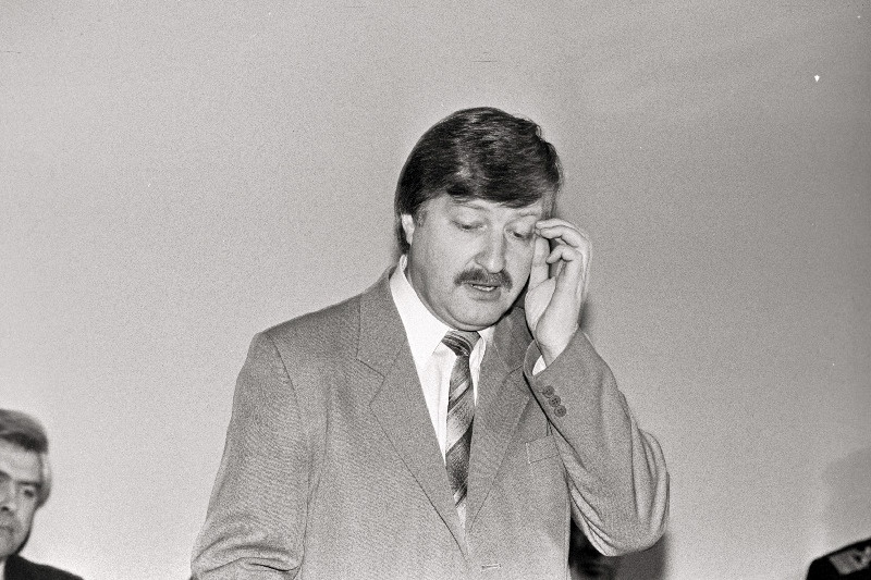 EV Ülemnõukogu järjekordsel istungjärgul, kõneleb H. Aasmäe.