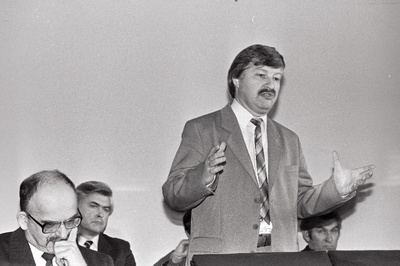 EV Ülemnõukogu järjekordsel istungjärgul, kõneleb H. Aasmäe.  similar photo