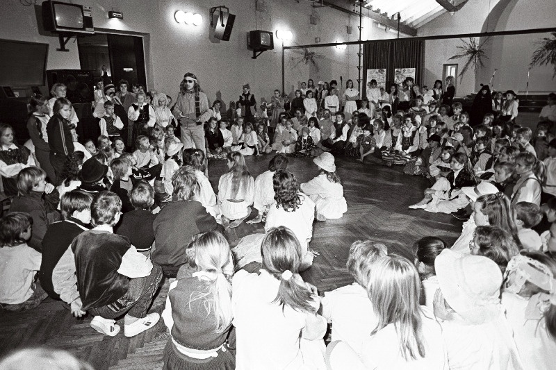 Kadritrall-ELO sügistrall (lapsi 13 maakonnast). Tartu lapsed esitasid omaloomingulise ooperi.