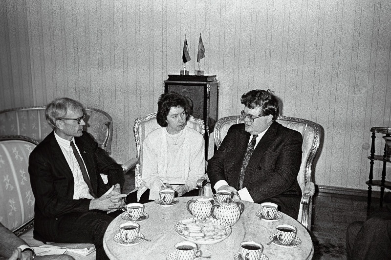 E. Savisaar võttis vastu Rootsi Kuningriigi delegatsiooni, mida juhtis Rootsi välisministri asetäitja Pierre Schori.