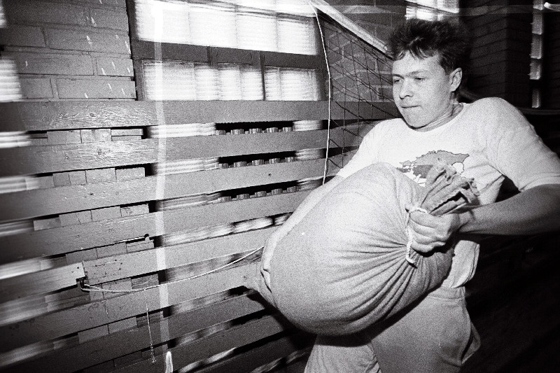 Paikuse Politseikoolis. Katsed spordisaalis - kotiga.