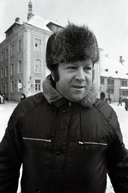 Tänavaküsitlus referendumi asjus Raekoja platsil.