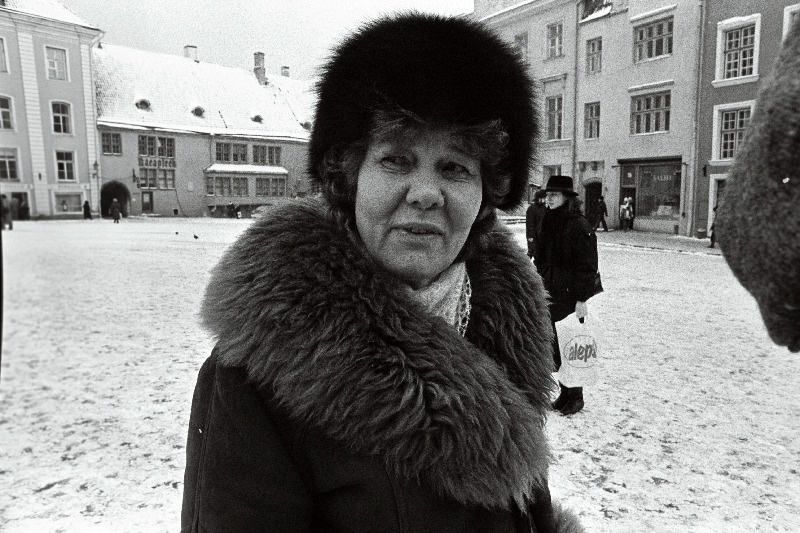 Tänavaküsitlus referendumi asjus Raekoja platsil.