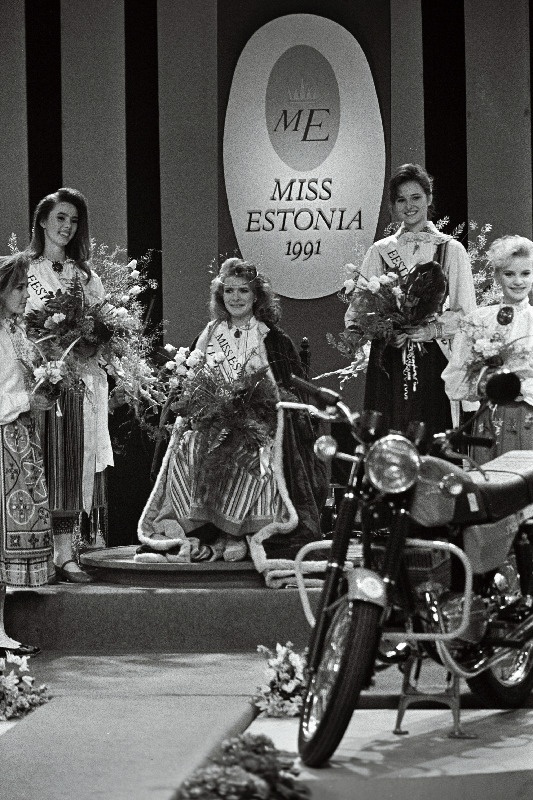Miss Estonia 91 I printsess Kristina Hanson, miss Erika Bauer, II printsess Tiiu Saak.