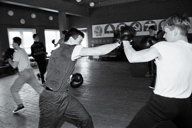 Piiriteenistuseõppused Remniku õppeksekuses. Spordisaalis - poks.