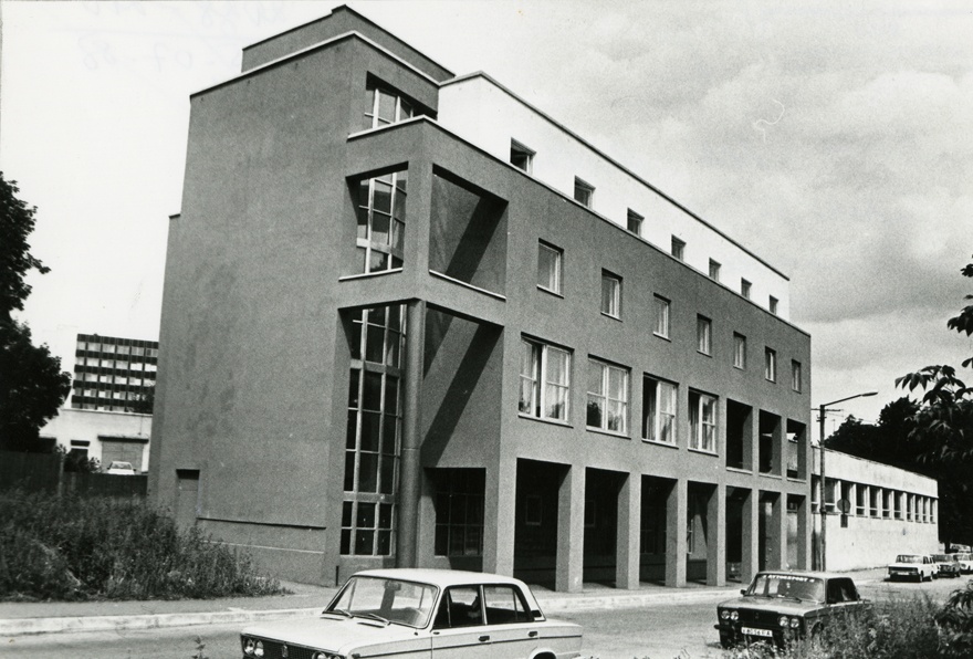 Ministrite Nõukogu Autobaas Tallinnas, hoone vaade. Arhitekt Vilen Künnapu
