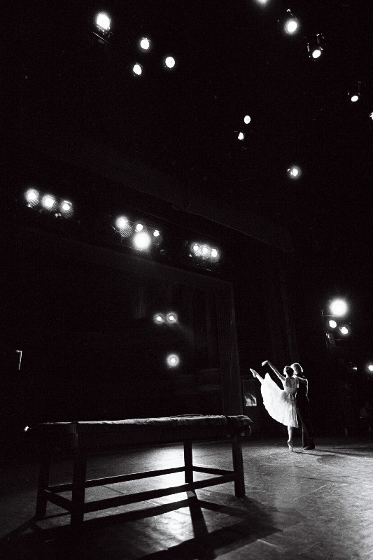 Kaie Kõrb laval harjutussteenid.