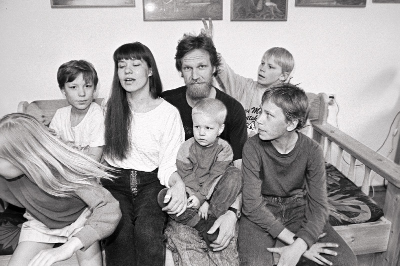 Signe Kivi kodus perekonnaga.