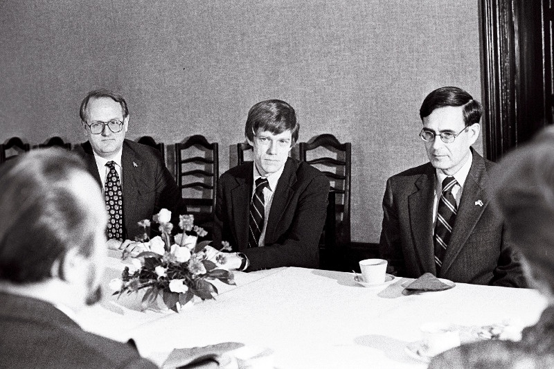 USA kõrged riigiametnikud Balti riikides. Paul Goble, Jon Purnell ja Curtis W. Kamman Toompeal.