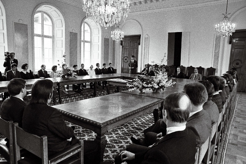 Lõpetas Eesti diplomaatide kooli I lend.