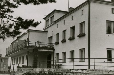 Riigiteenistujate sanatoorium Tallinnas Pirital, vaade hoonele. Arhitekt Roman Koolmar  duplicate photo