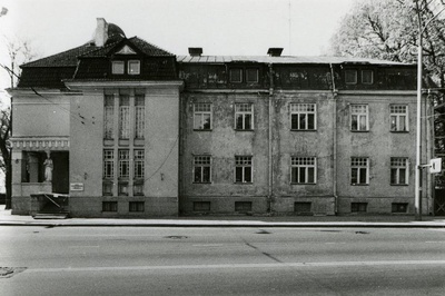 Pangahoone Tallinnas, otsevaade Estonia pst-lt. Arhitekt Aleksandr Jaron  similar photo