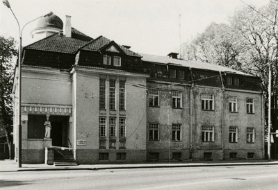 Pangahoone Tallinnas, otsevaade Estonia pst-lt. Arhitekt Aleksandr Jaron  similar photo