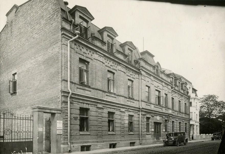 Elamu Tallinnas Roosikrantsi tn, hoone vaade. Arhitekt Otto Schott