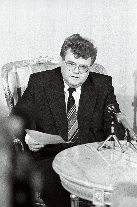 E. Savisaar külaliste toas Toompeal.