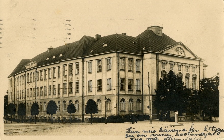 Tütarlaste Kommertsgümnaasium Tallinnas, üldvaade. Arhitektid Erich Jacoby, Aleksander Rosenberg