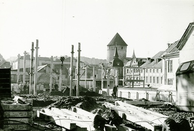 Tallinna kaubahall, 2 vaadet ehitusjärgus hoonele. Arhitekt Eva Hirvesoo  similar photo