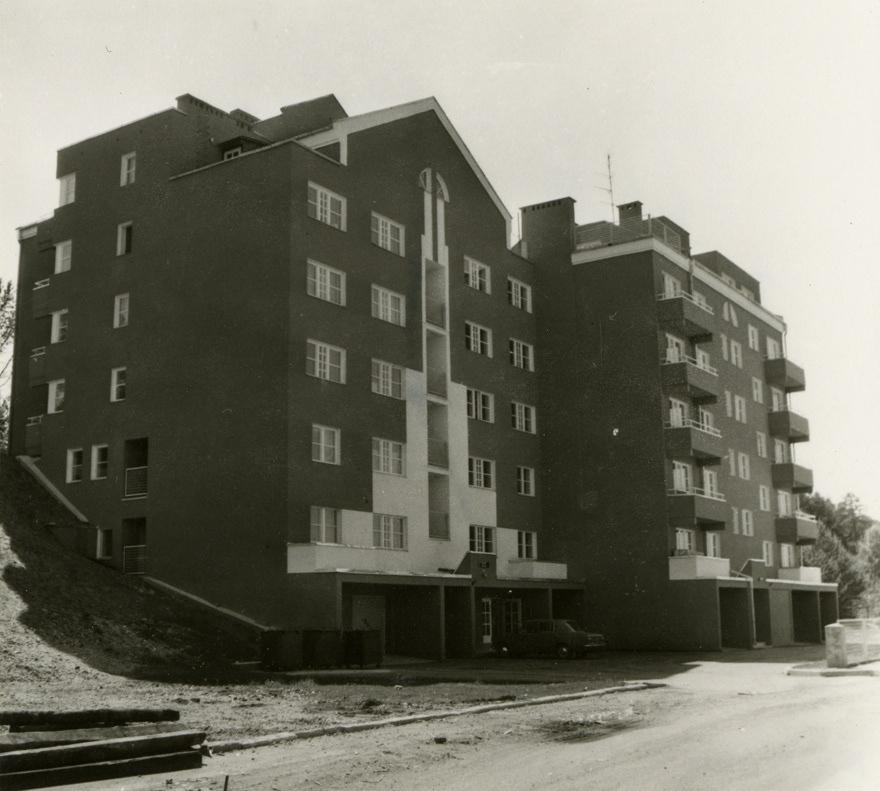 Kooperatiivelamu Tallinnas Kalda tn, vaade tänavalt. Arhitekt Eva Hirvesoo