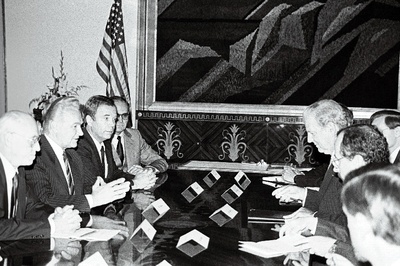 USA riigisekretär James Baker A. Rüütli vastuvõtul Kadriorus.  similar photo