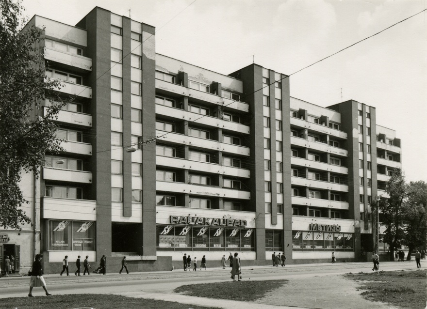 Elamu Tallinnas, vaade Tartu maanteelt. Arhitekt Ilmar Puumets, EP