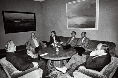 Läti suursaadik Aldis Beržins ja Eesti Vabariigi välisministri asetäitja Enn Liimets volikirjade üleandmisel.  similar photo