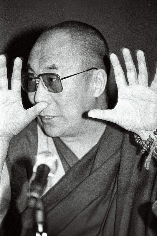 Tema pühadus XIV Dalai-Laama Tenzin Gyatso, Tiibeti vaimulik ja ilmalik juht.