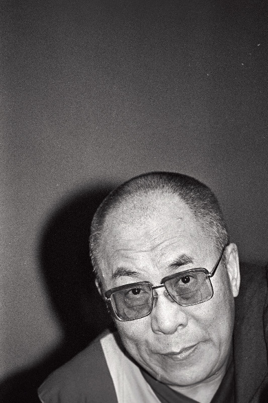 Tema pühadus XIV Dalai-Laama Tenzin Gyatso, Tiibeti vaimulik ja ilmalik juht.