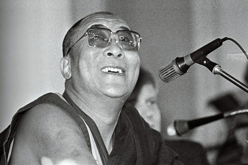 Tema pühadus XIV Dalai-Laama Tenzin Gyatso, Tiibeti vaimulik ja ilmalik juht.