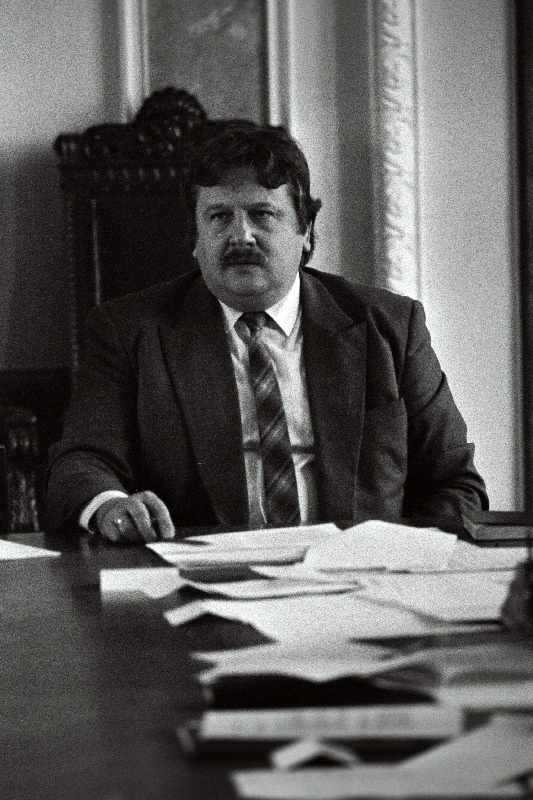 Aleksander Sikkal Toompeal toolis.