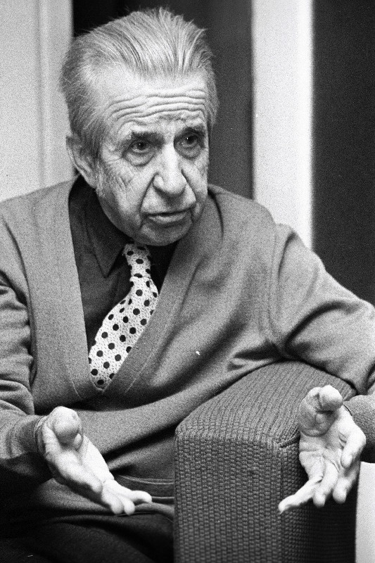 Kunstnik professor Paul Luhtein.