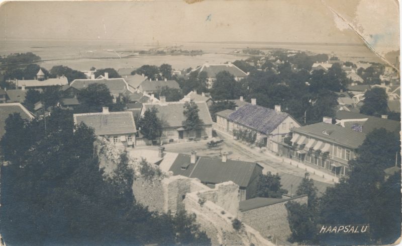 Foto. Vaade piiskopilinnusest Rootsiturule enne 1935