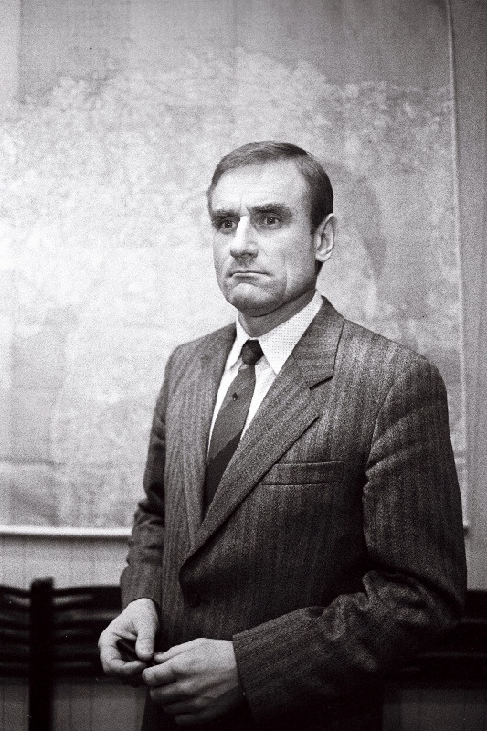 Ants Laaneots püsti.