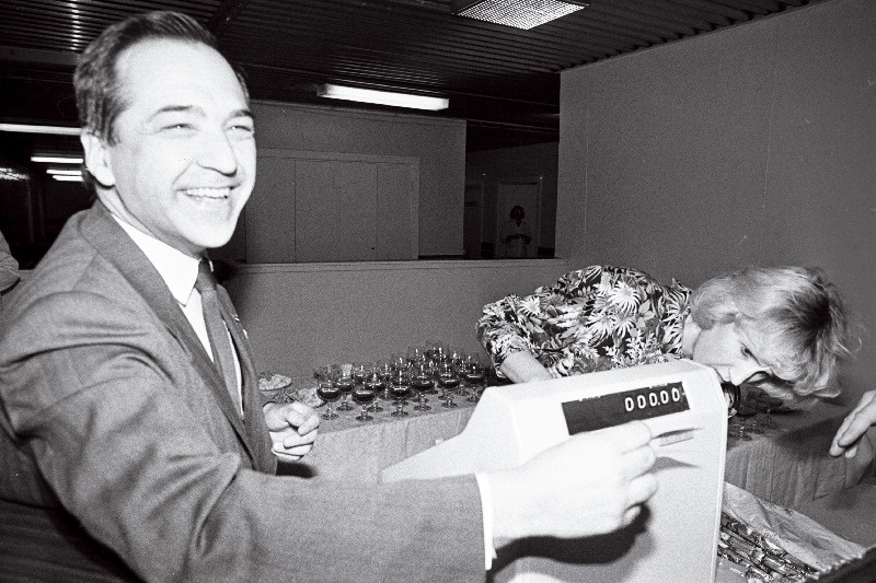 Avati uus polikliinik Kiirabihaiglas. Andres Ellamaa naerab.