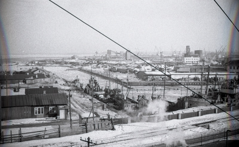 Vaade Tallinna vanale kalasadamale Tallinna Kalakombinaadi klubi aknast